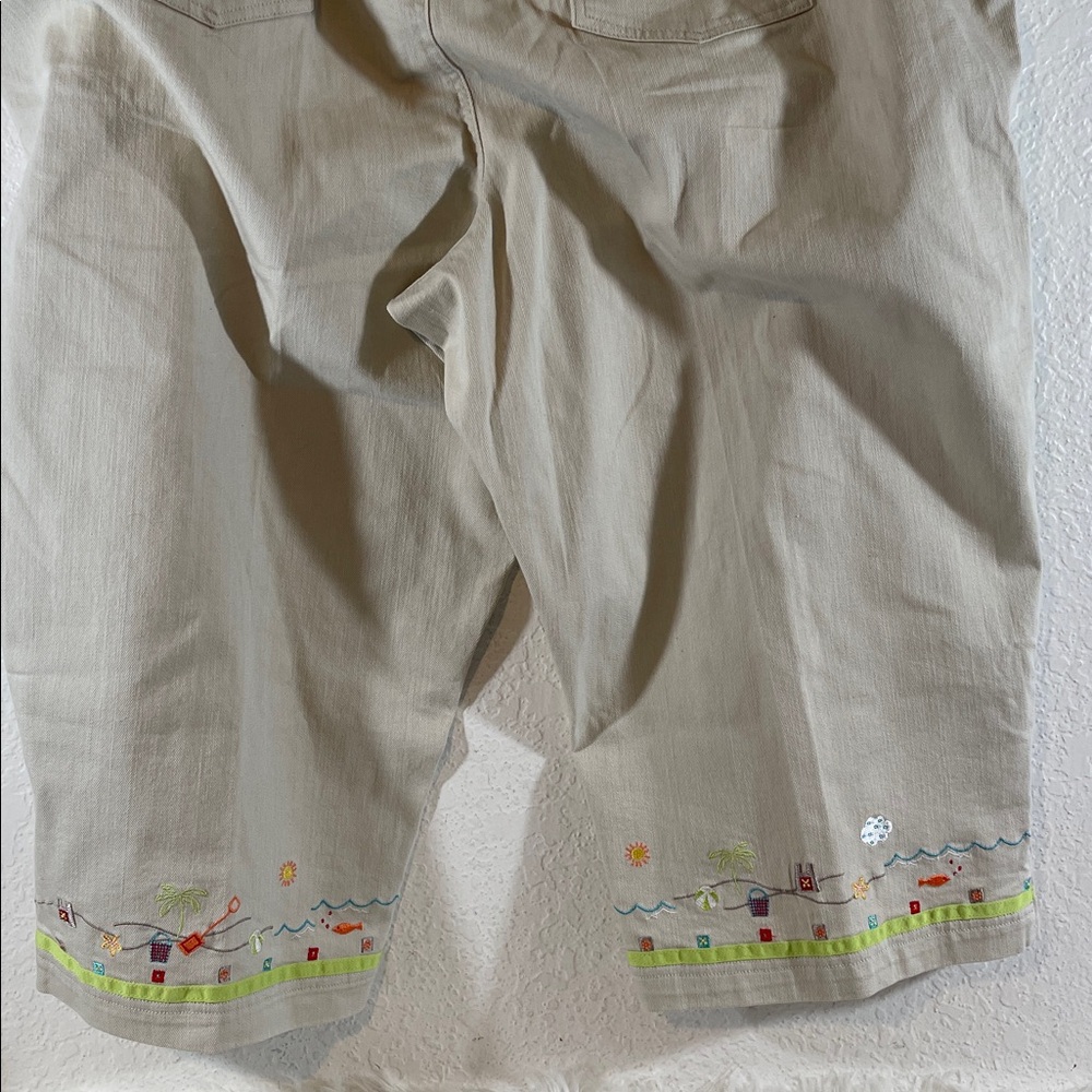 C.J. Banks by Christopher & Banks Cream Embroidered Stretch Capri Pants 24W NEW - Picture 6 of 10
